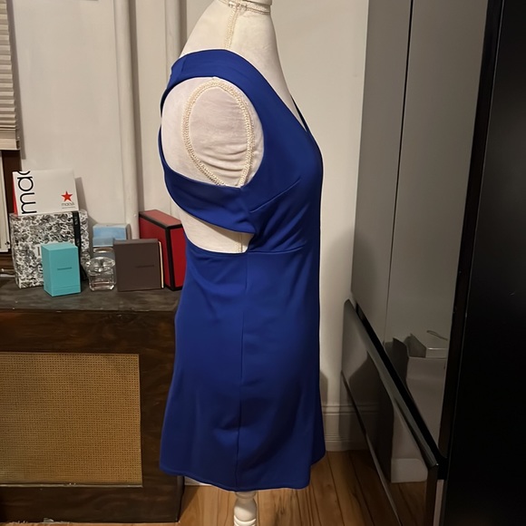 Beautiful blue bodycon style dress with a crisscross open back - Picture 2 of 3